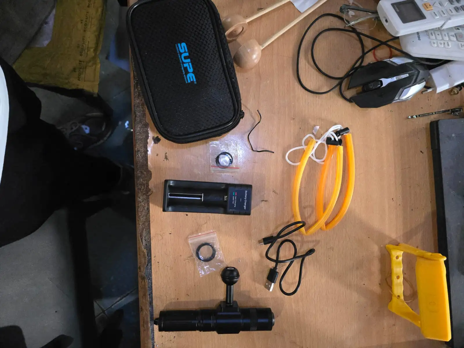 10x underwater flash SUPE, 5x SUPE lens filter, 5x SUPE batteries