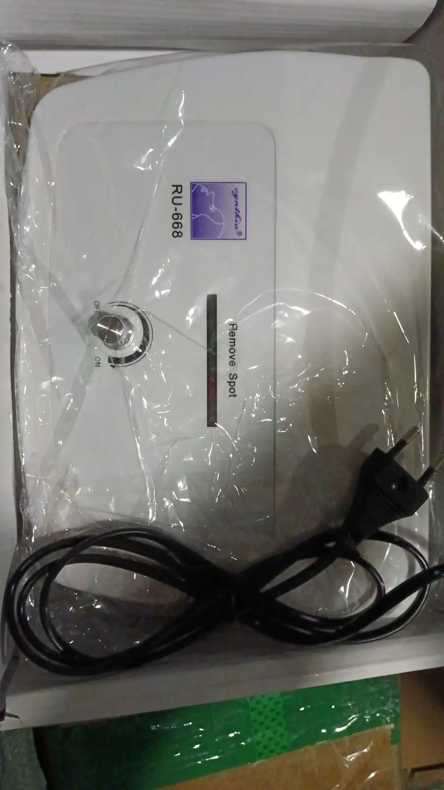 1 Cynthia RU-668 + 6 mini LED therapy devices